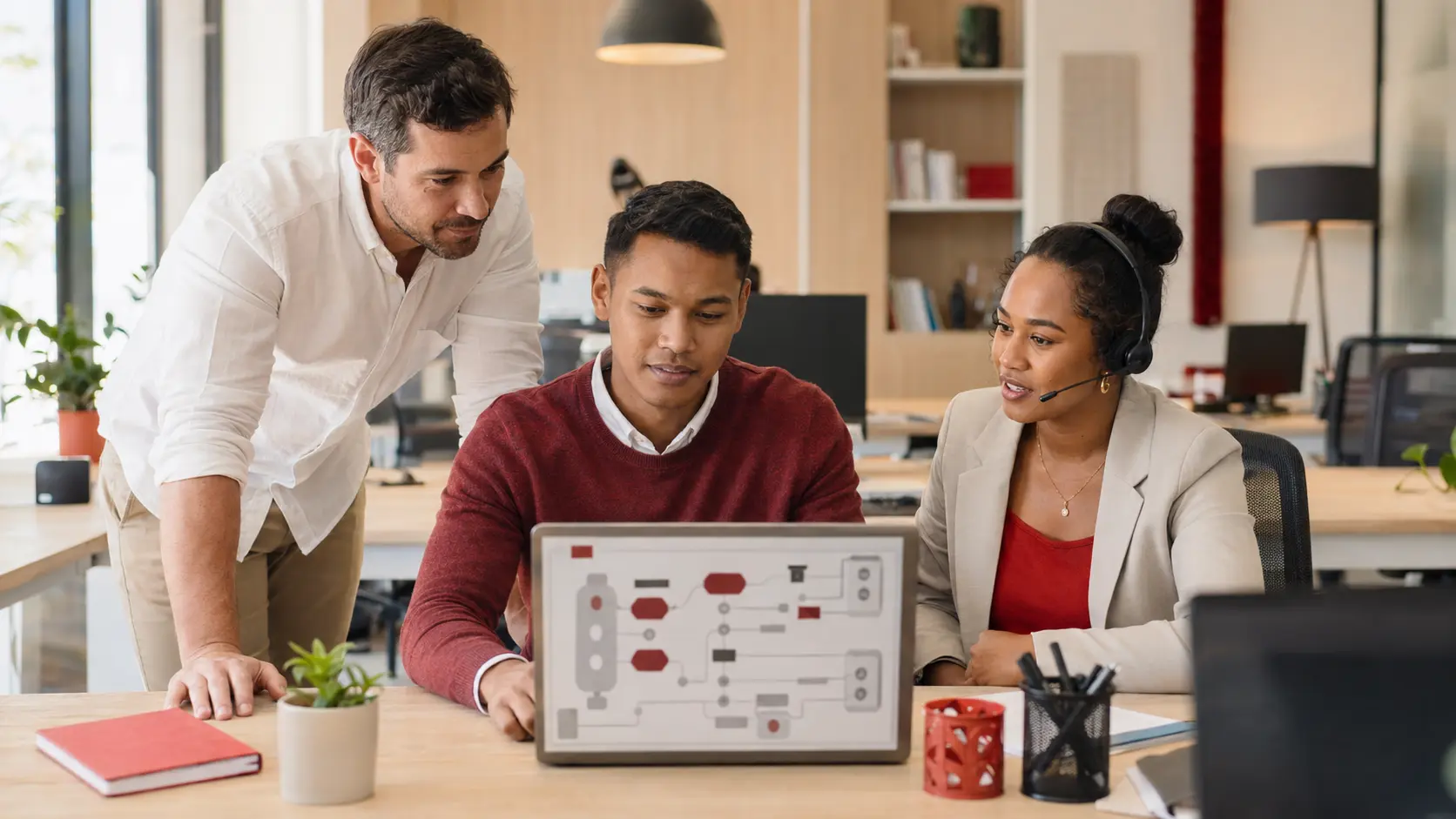 Une équipe configurant un agent IA sur mesure